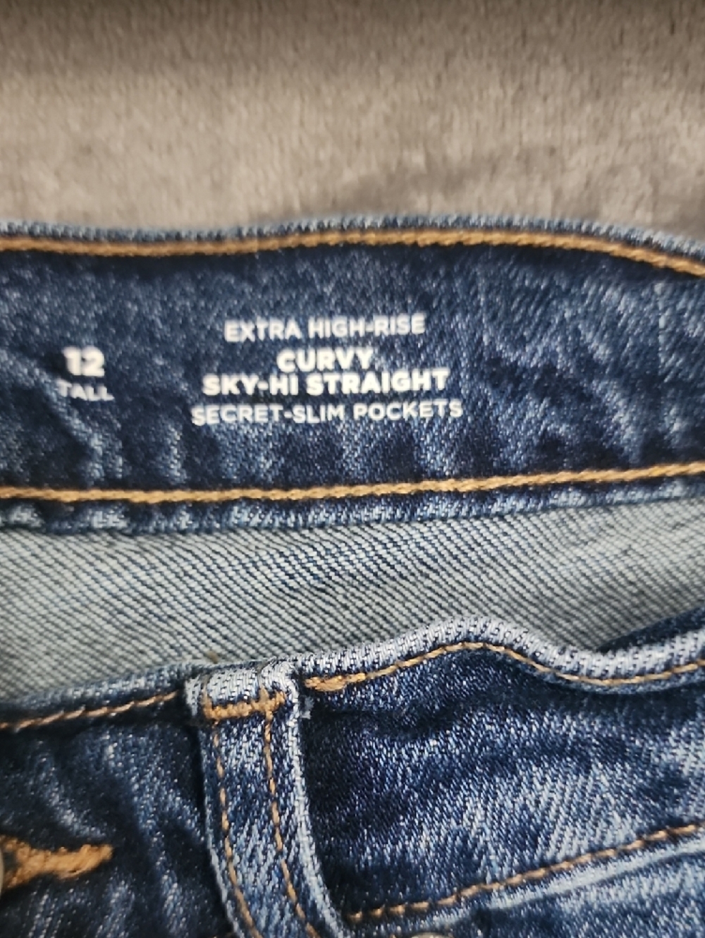 Old Navy 12 Tall Extra High-Rise Curvy Sky-Hi Straight Jeans - Picture 4 of 11